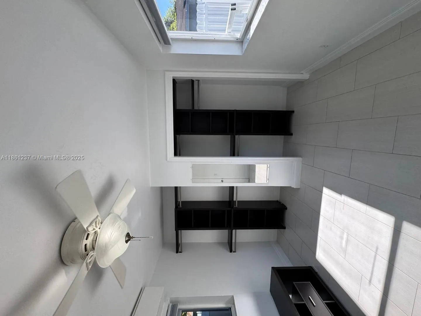2415 Thomas, #B