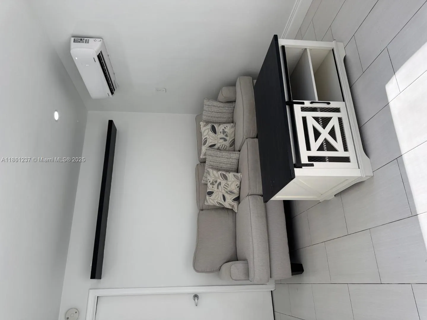2415 Thomas, #B