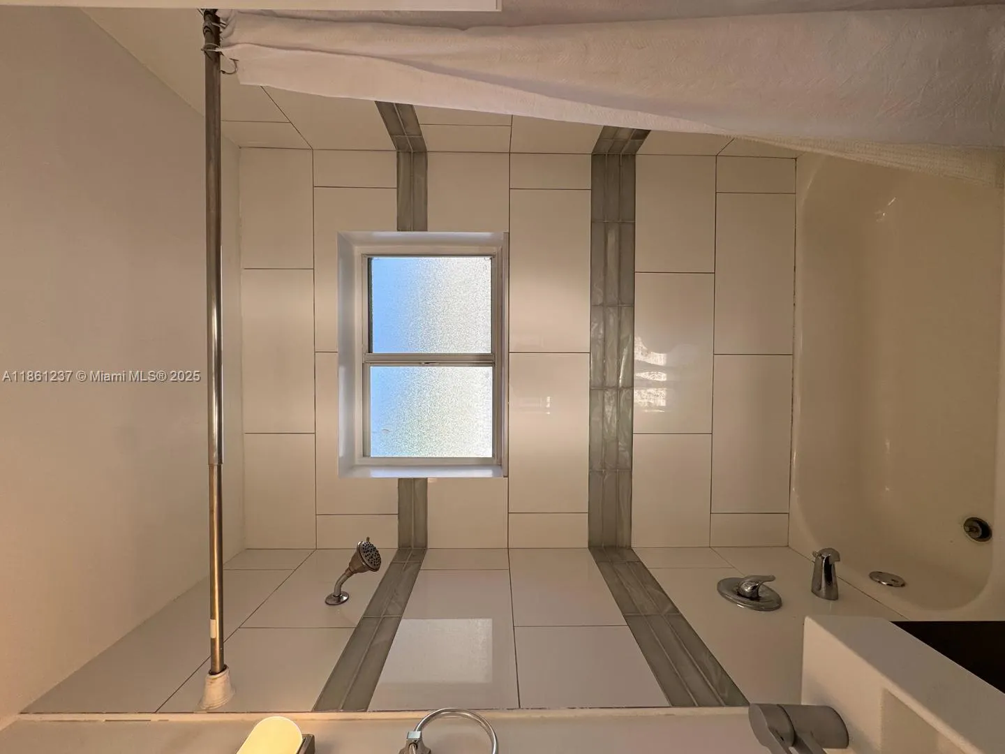 2415 Thomas, #B