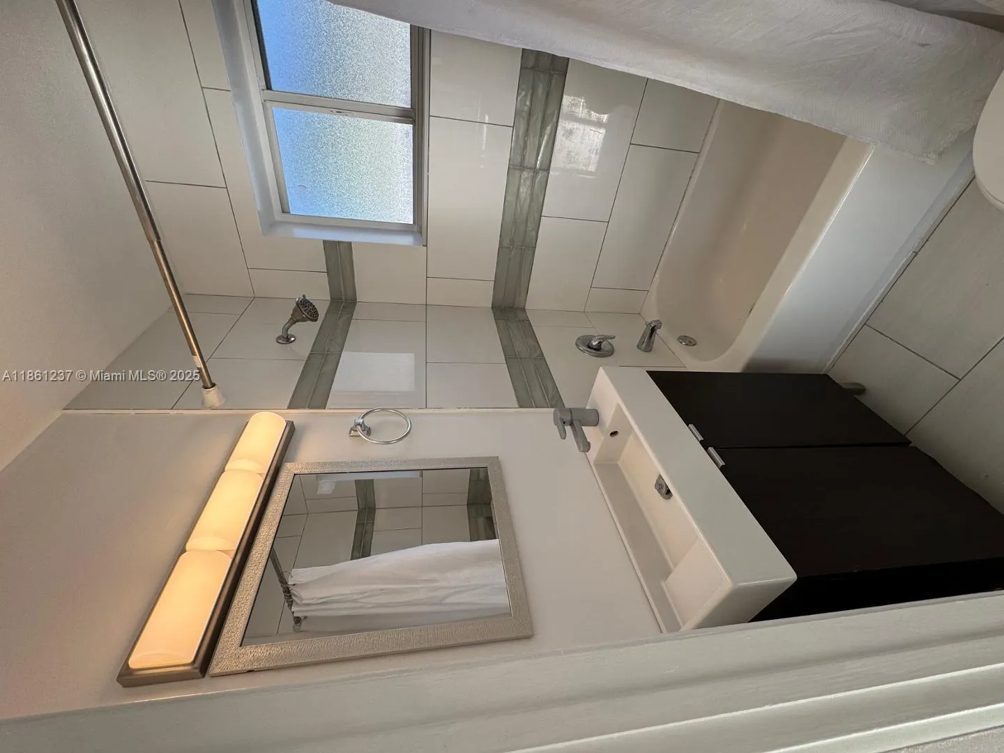 2415 Thomas, #B