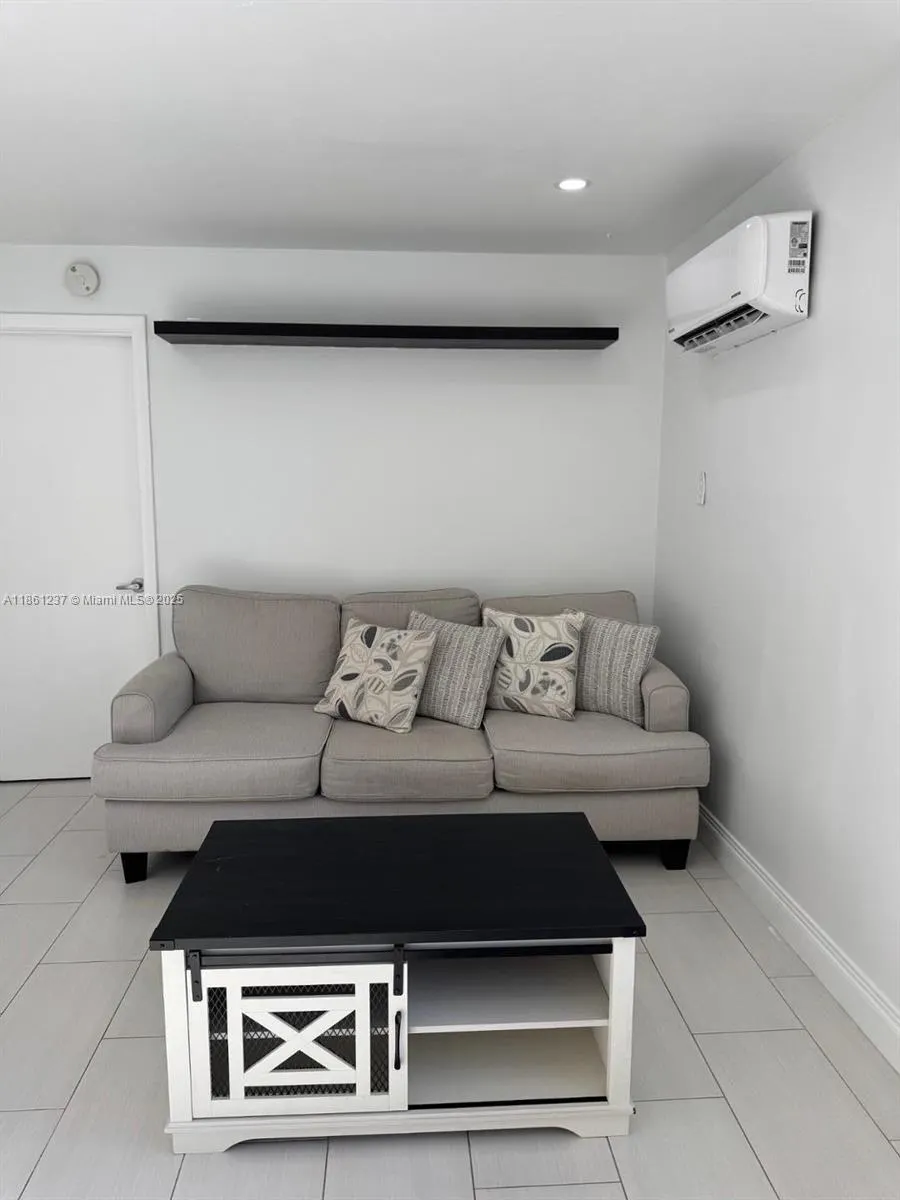 2415 Thomas, #B