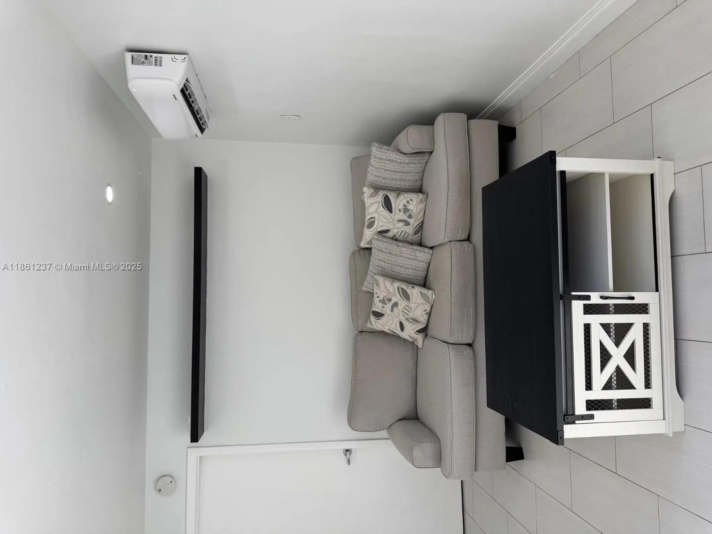 2415 Thomas, #B