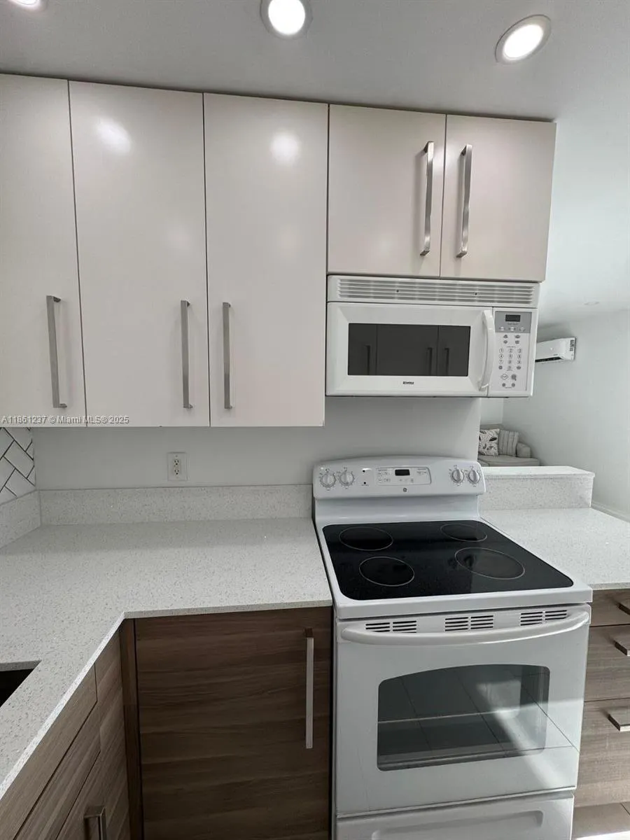2415 Thomas, #B