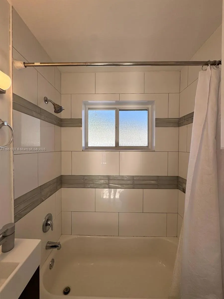 2415 Thomas, #B