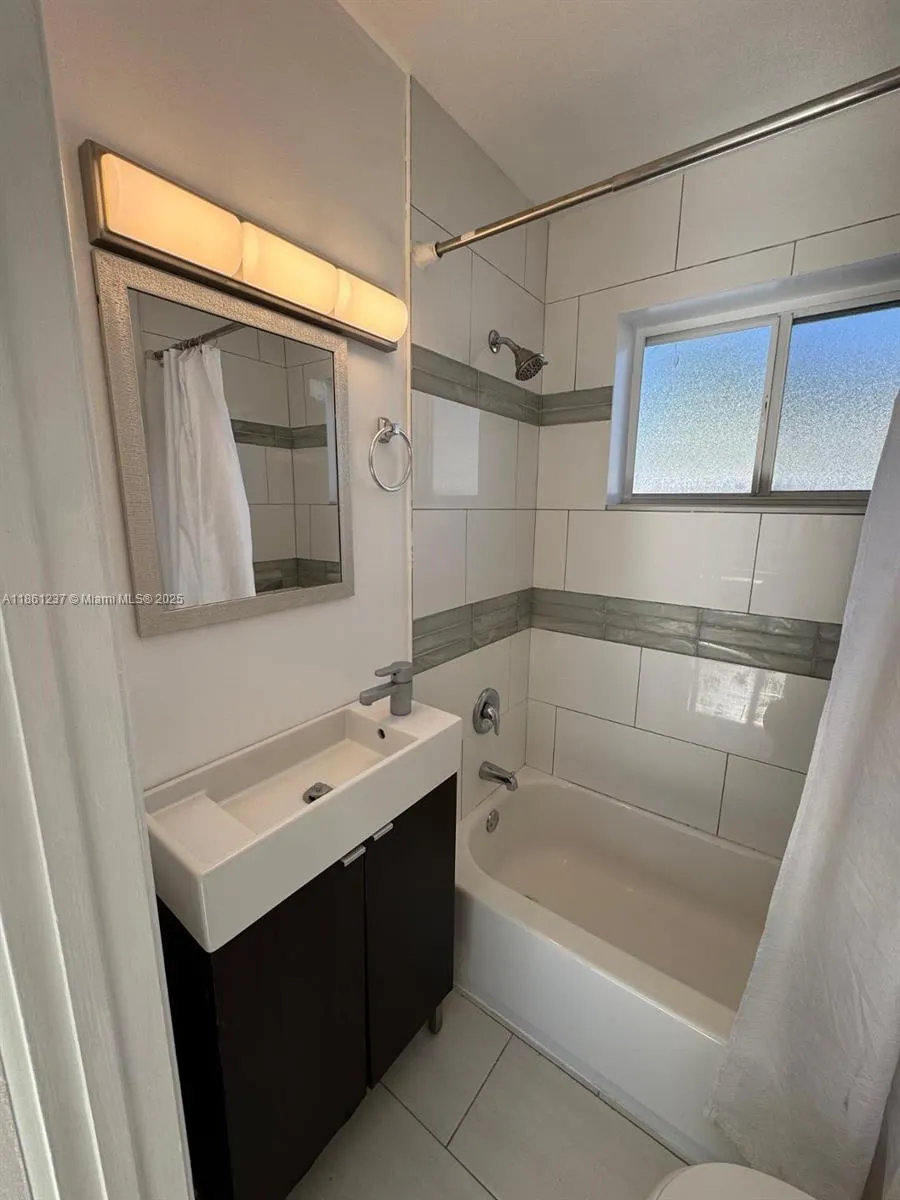 2415 Thomas, #B