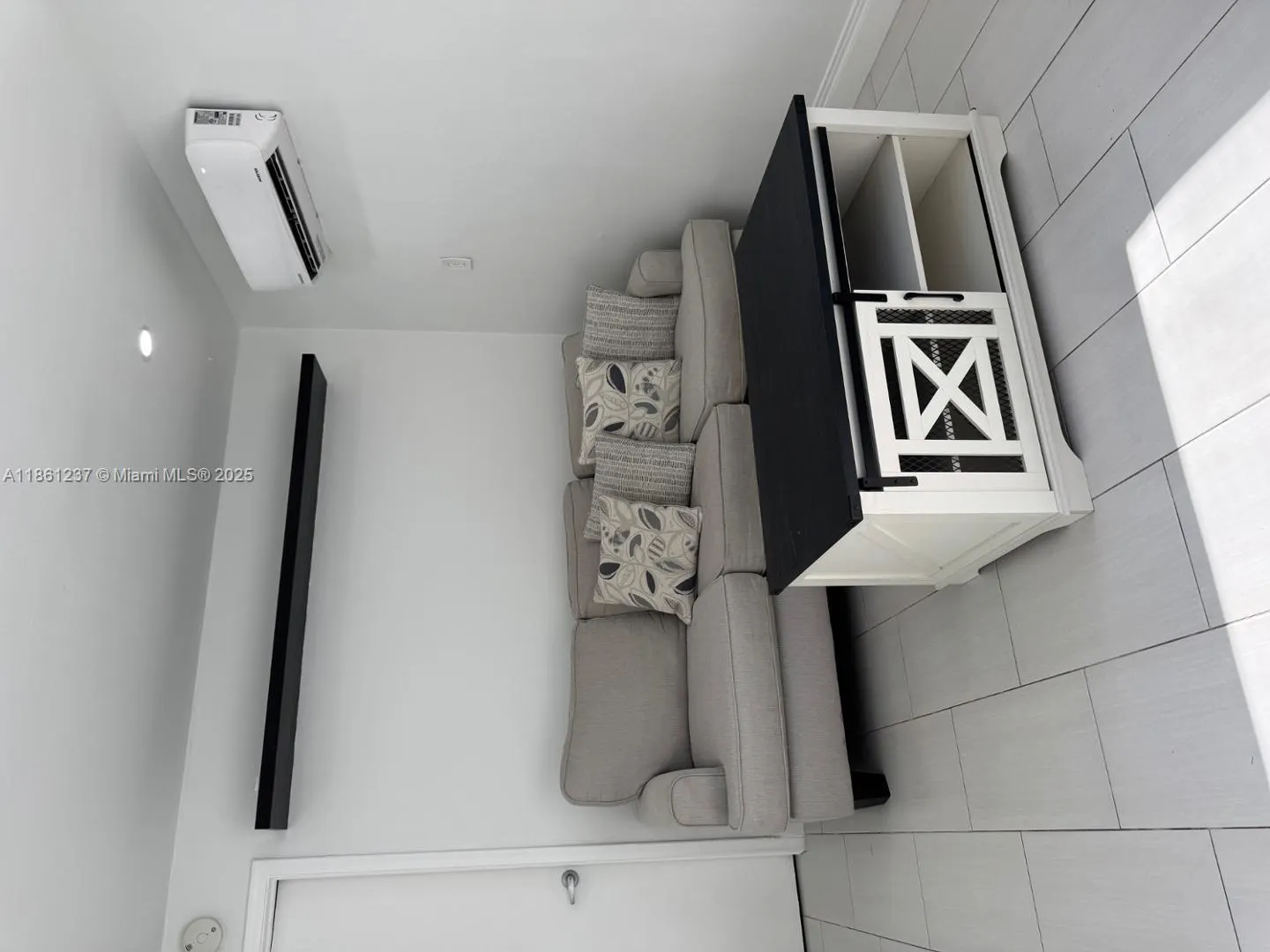 2415 Thomas, #B