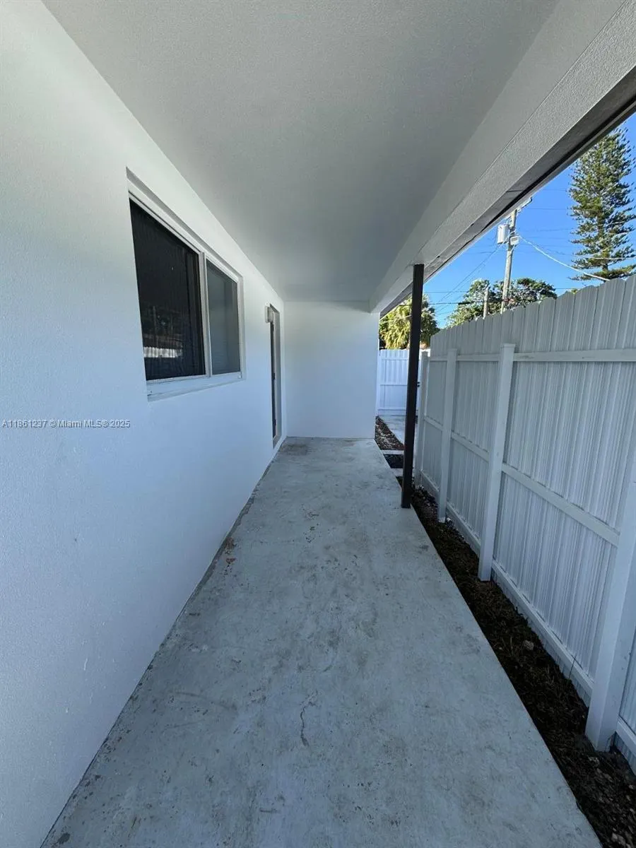2415 Thomas, #B