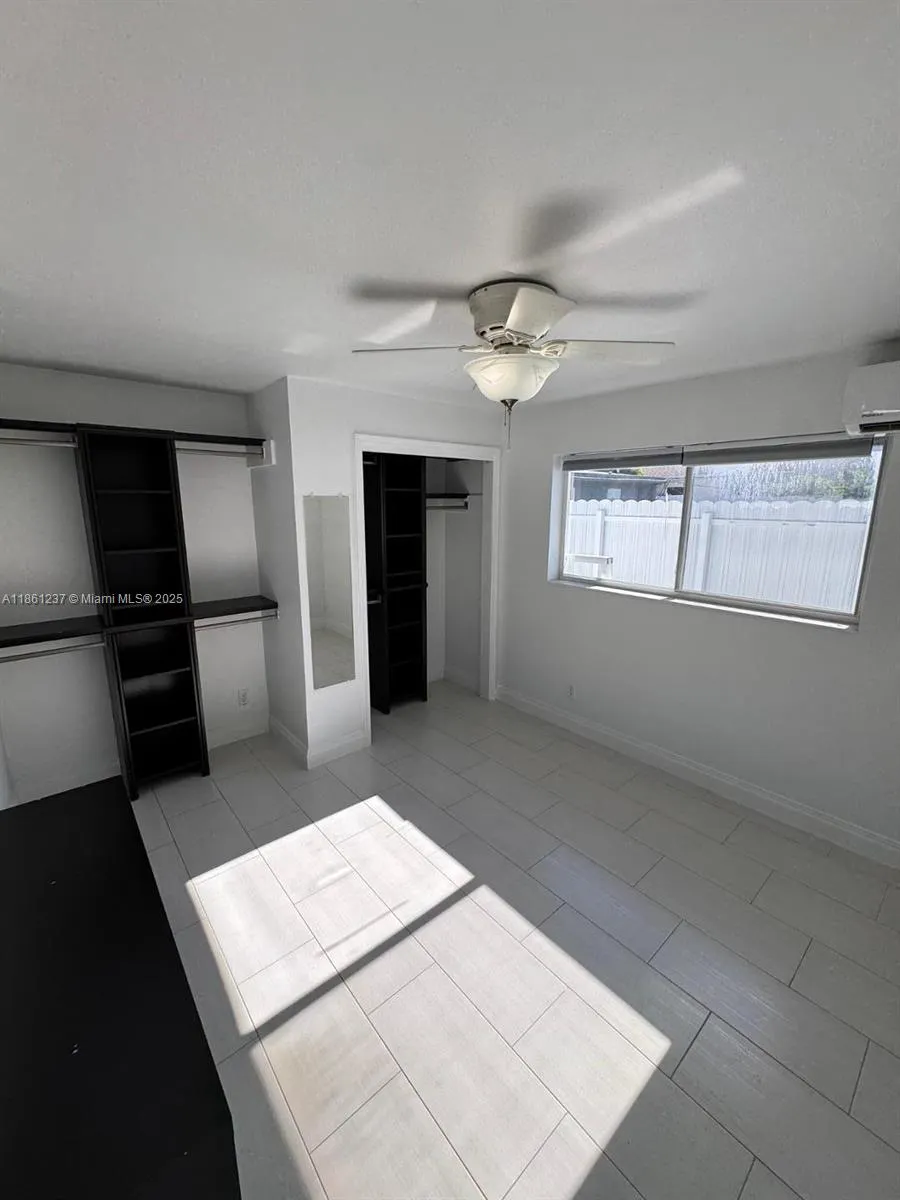 2415 Thomas, #B