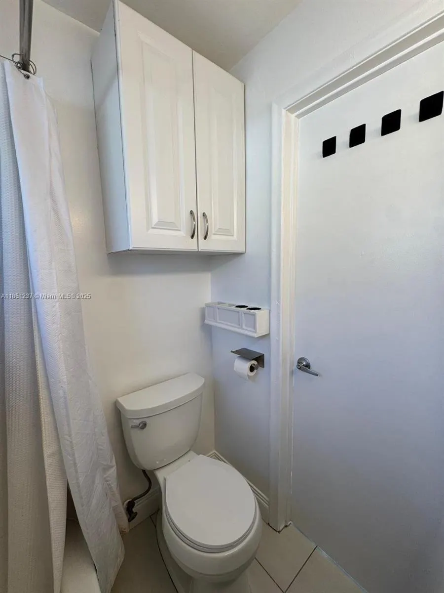 2415 Thomas, #B