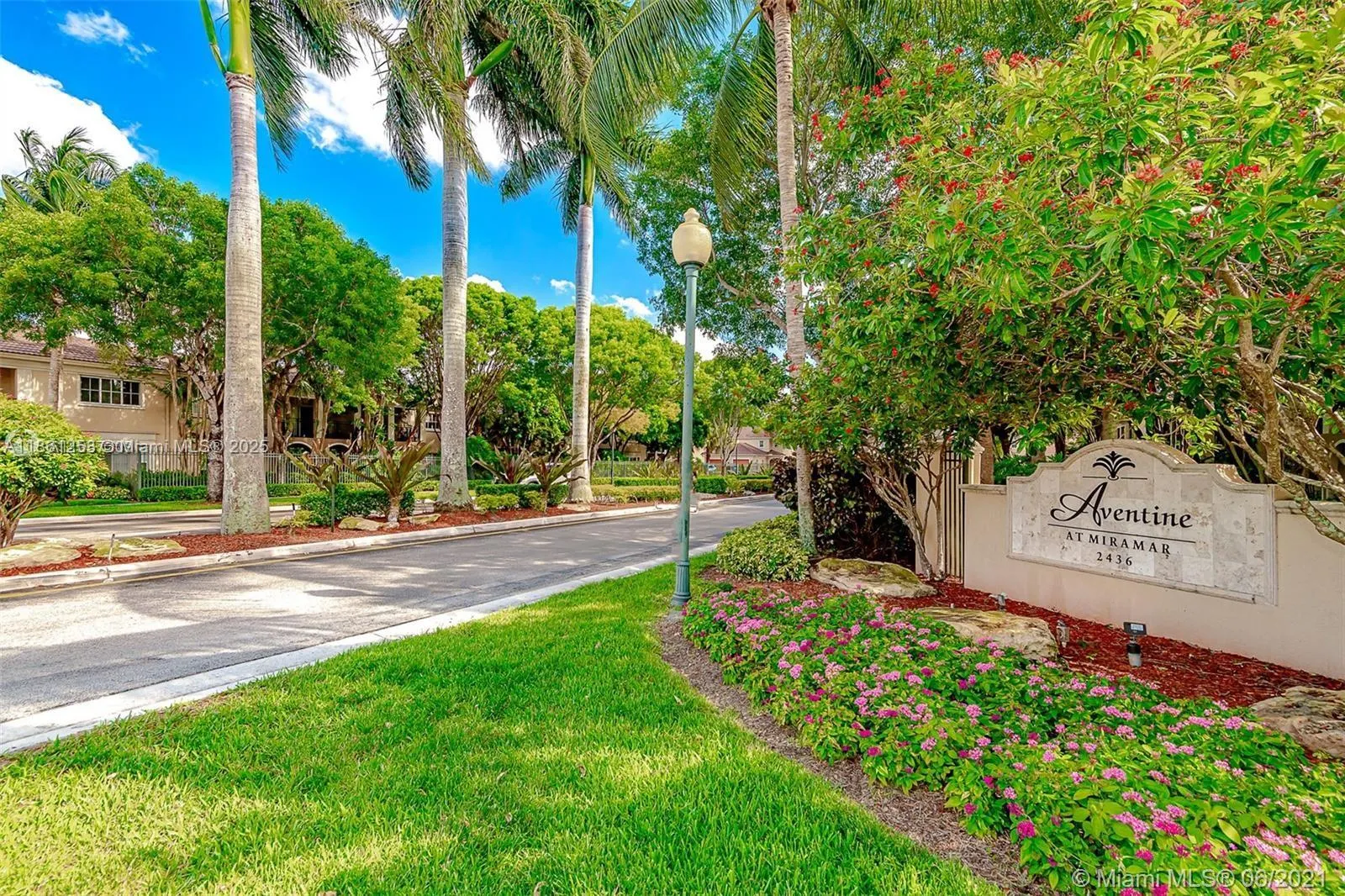 2470 Centergate Dr, #101