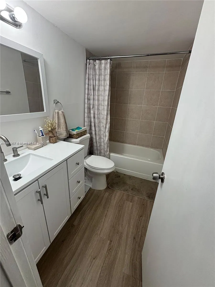 805 N Franklin, #805G