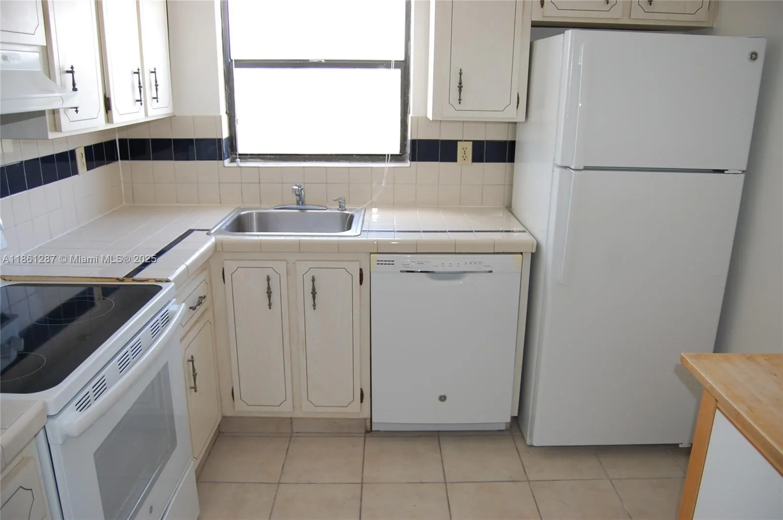 1334 Collins Ave, #604