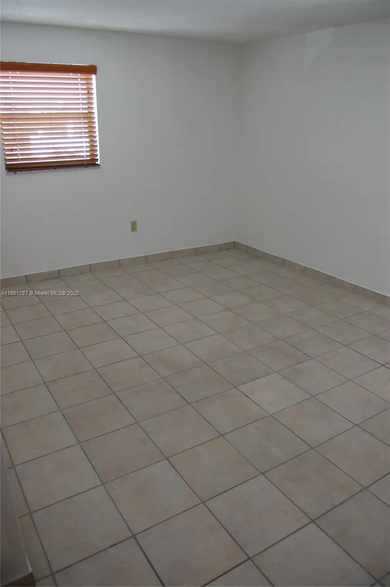 1334 Collins Ave, #604