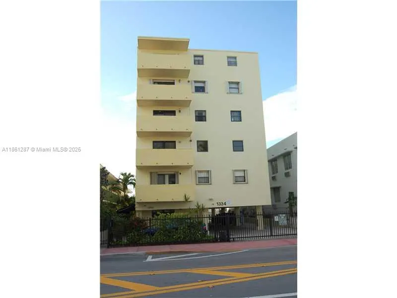 1334 Collins Ave, #604