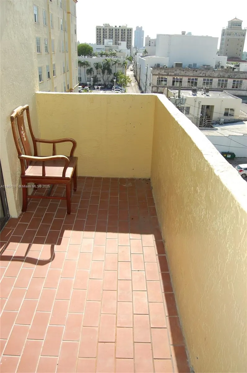 1334 Collins Ave, #604
