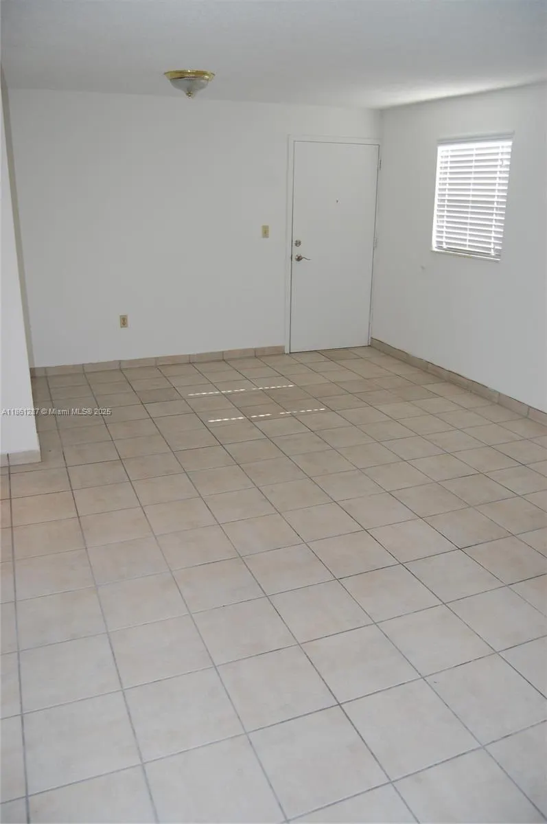 1334 Collins Ave, #604