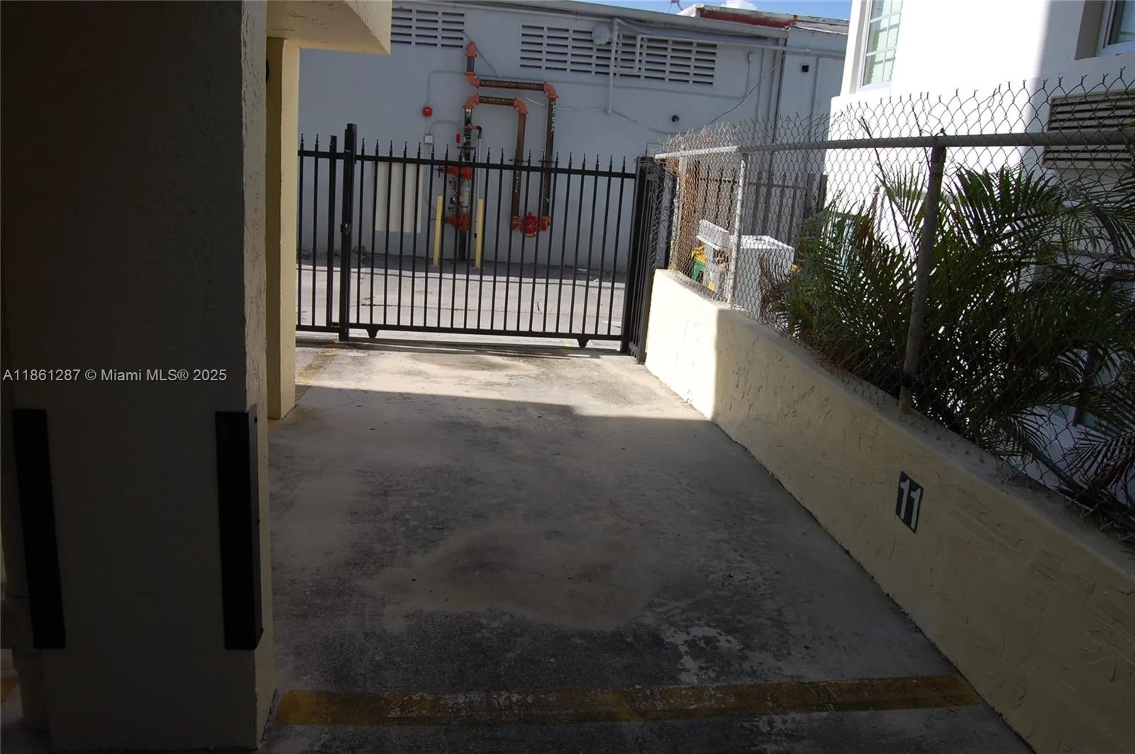 1334 Collins Ave, #604