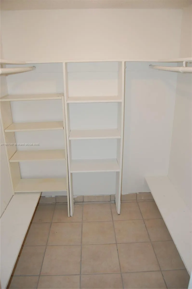 1334 Collins Ave, #604