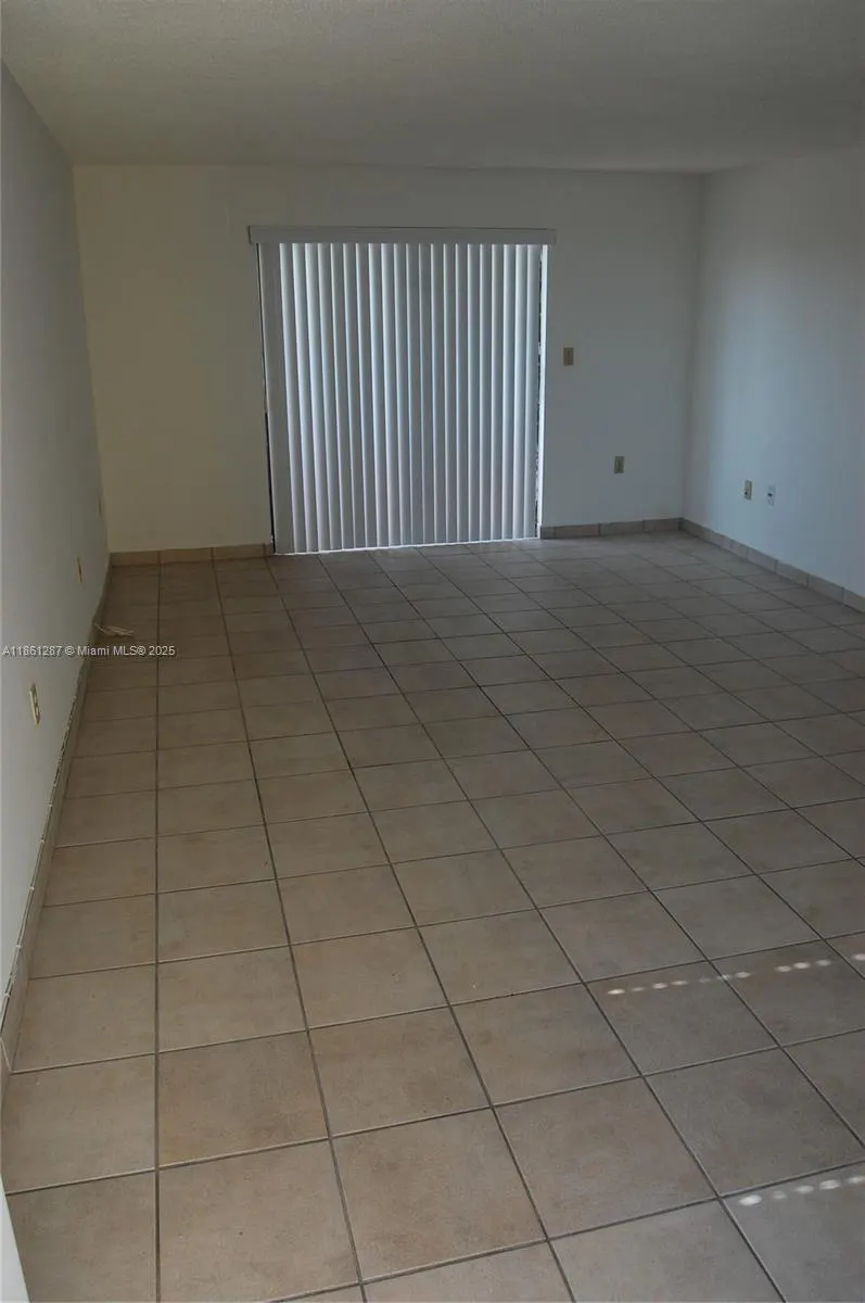 1334 Collins Ave, #604