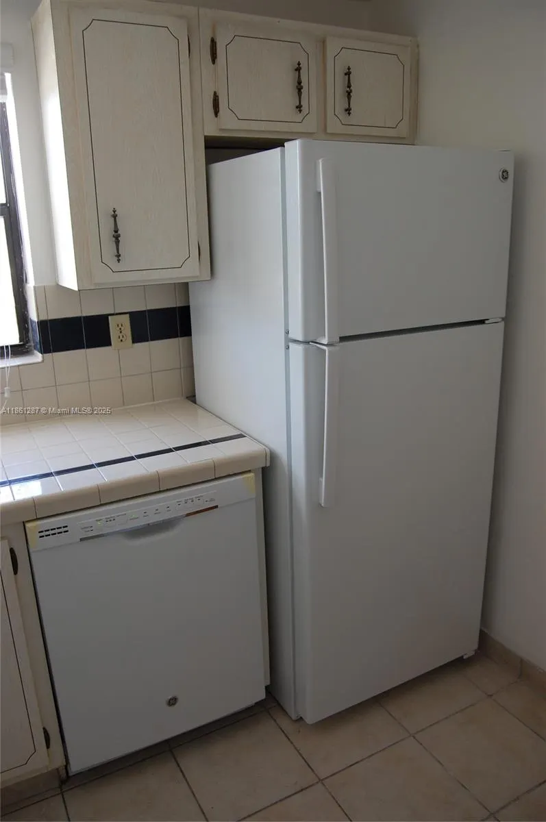 1334 Collins Ave, #604