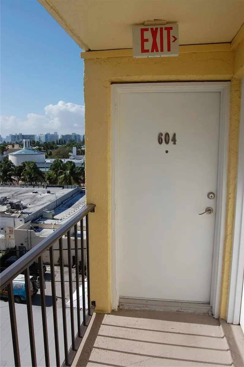 1334 Collins Ave, #604