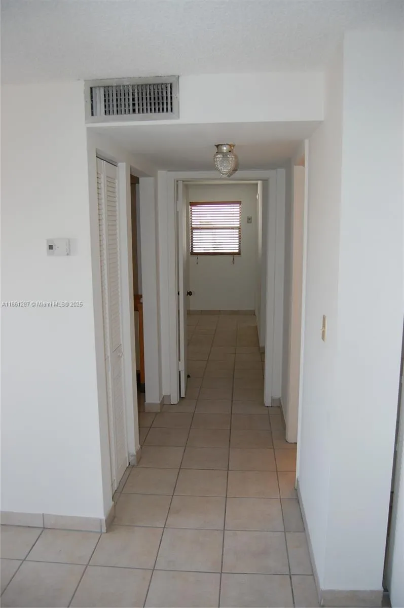 1334 Collins Ave, #604