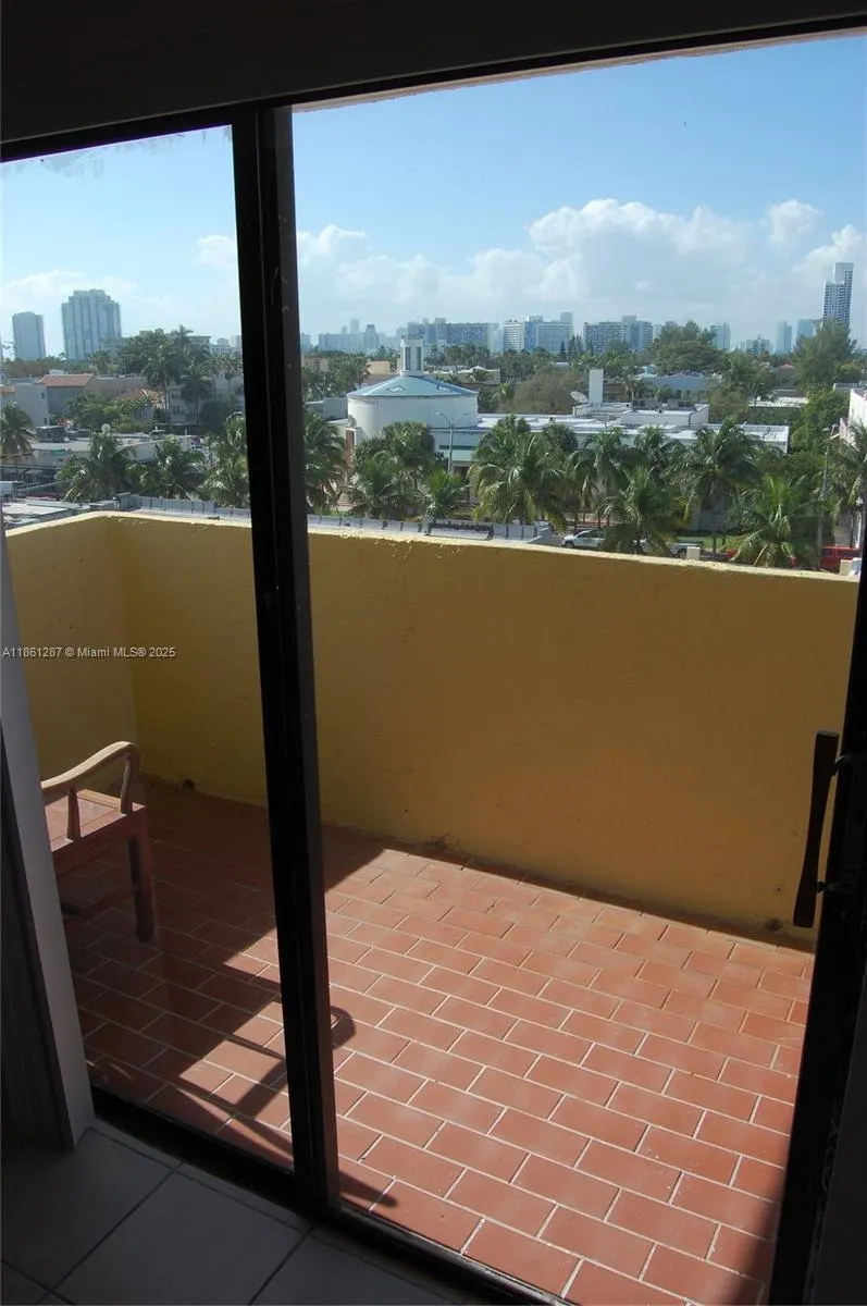1334 Collins Ave, #604