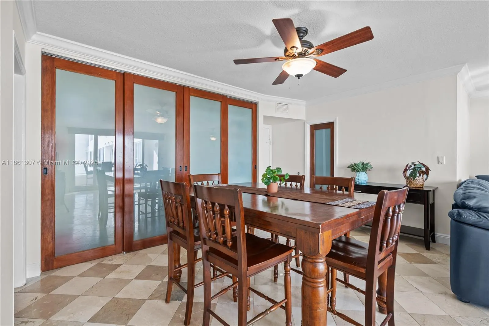 5005 Collins Ave, #615