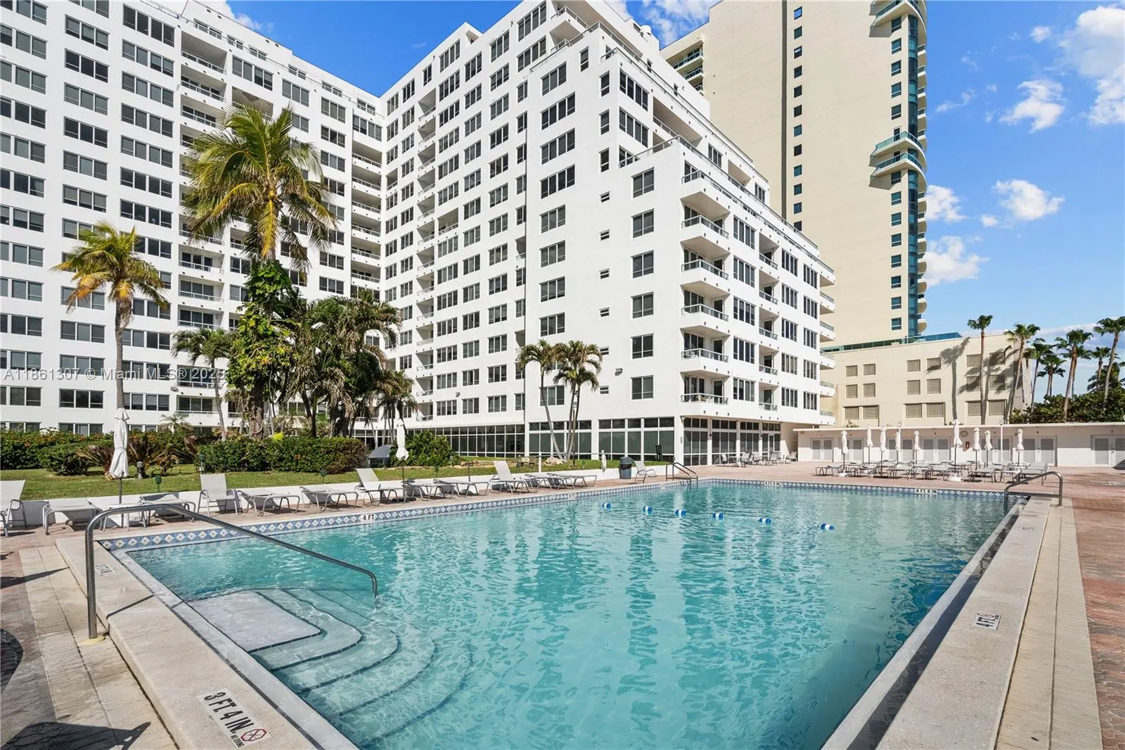 5005 Collins Ave, #615