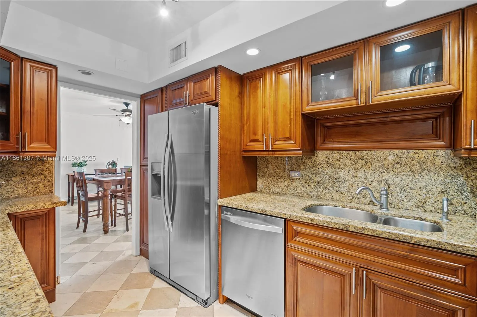 5005 Collins Ave, #615