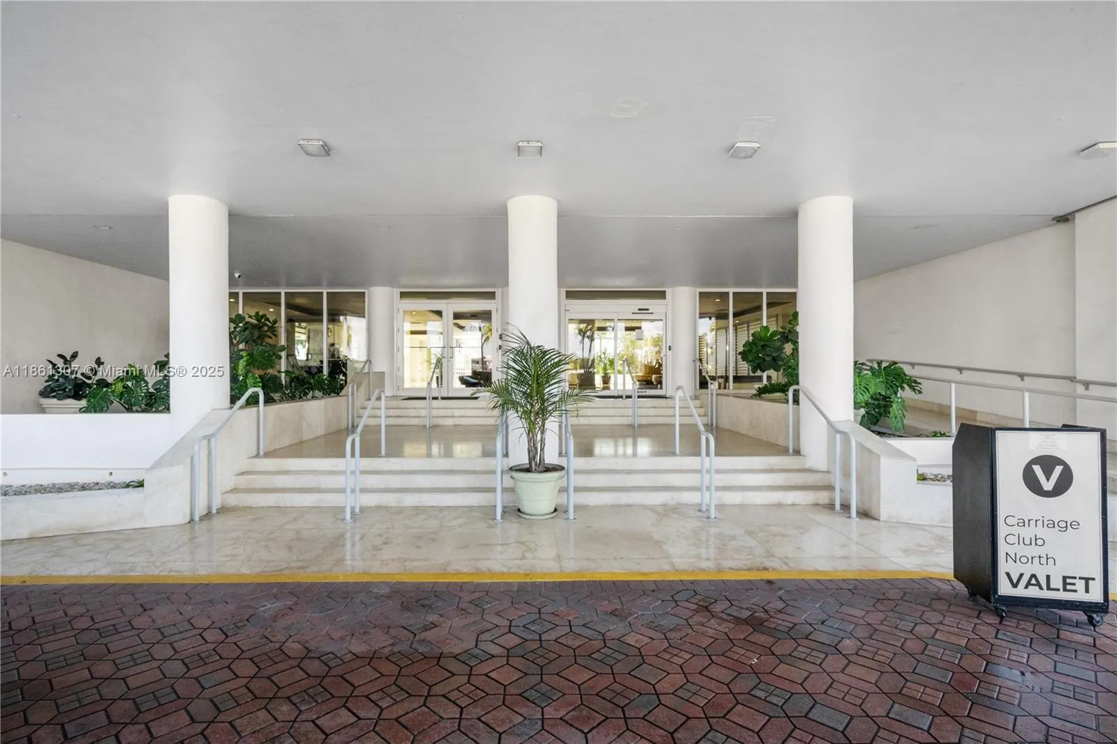 5005 Collins Ave, #615
