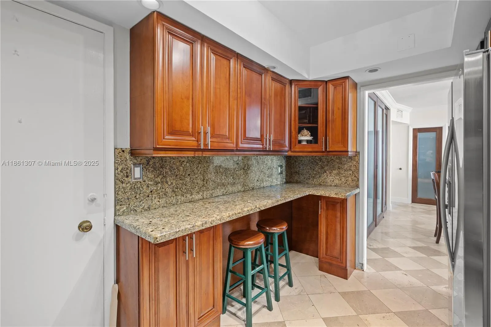 5005 Collins Ave, #615
