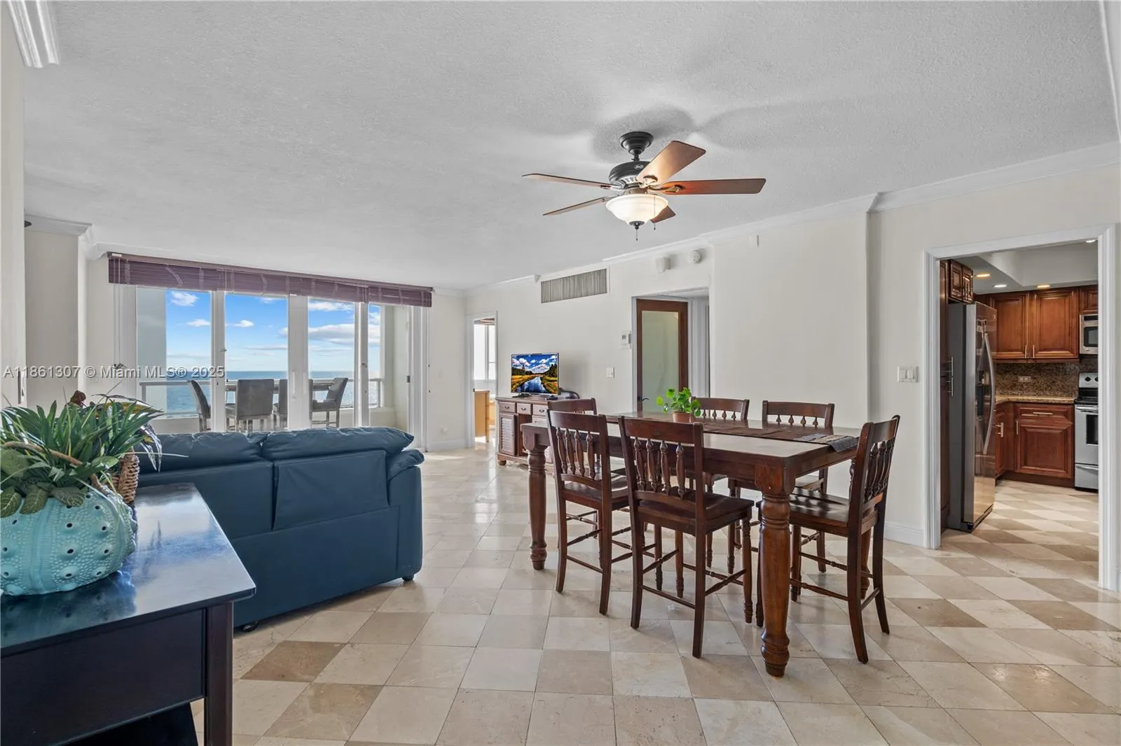 5005 Collins Ave, #615
