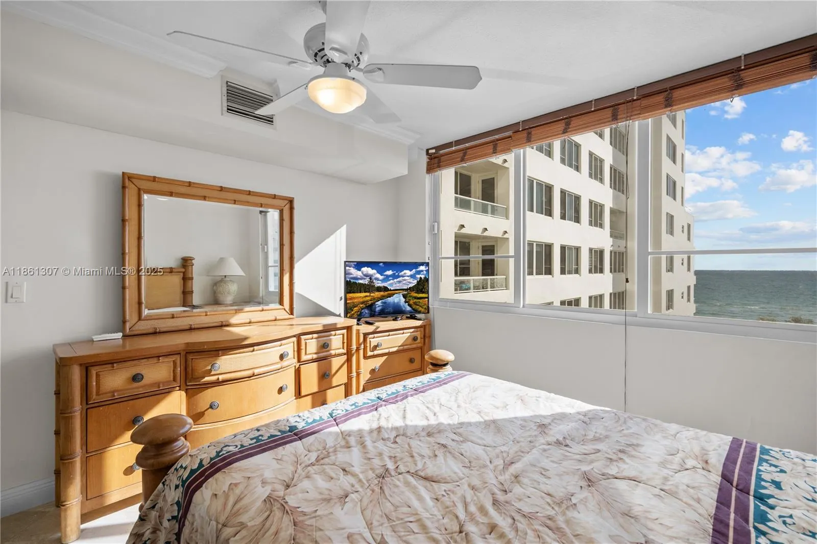 5005 Collins Ave, #615