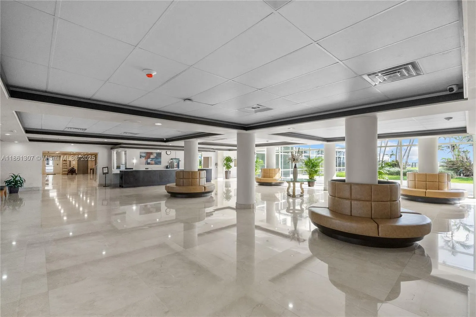 5005 Collins Ave, #615
