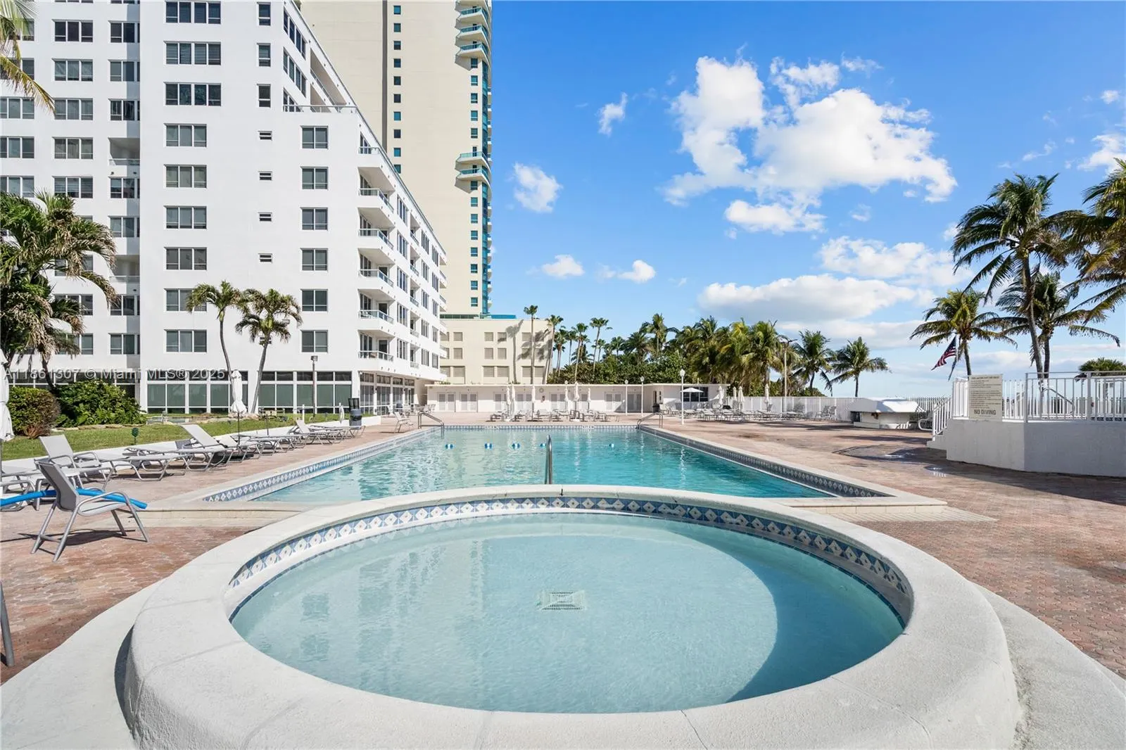 5005 Collins Ave, #615