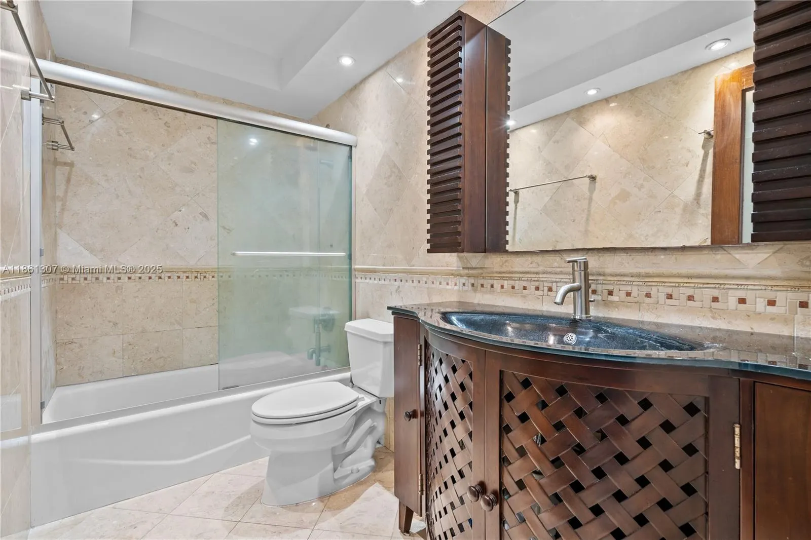 5005 Collins Ave, #615