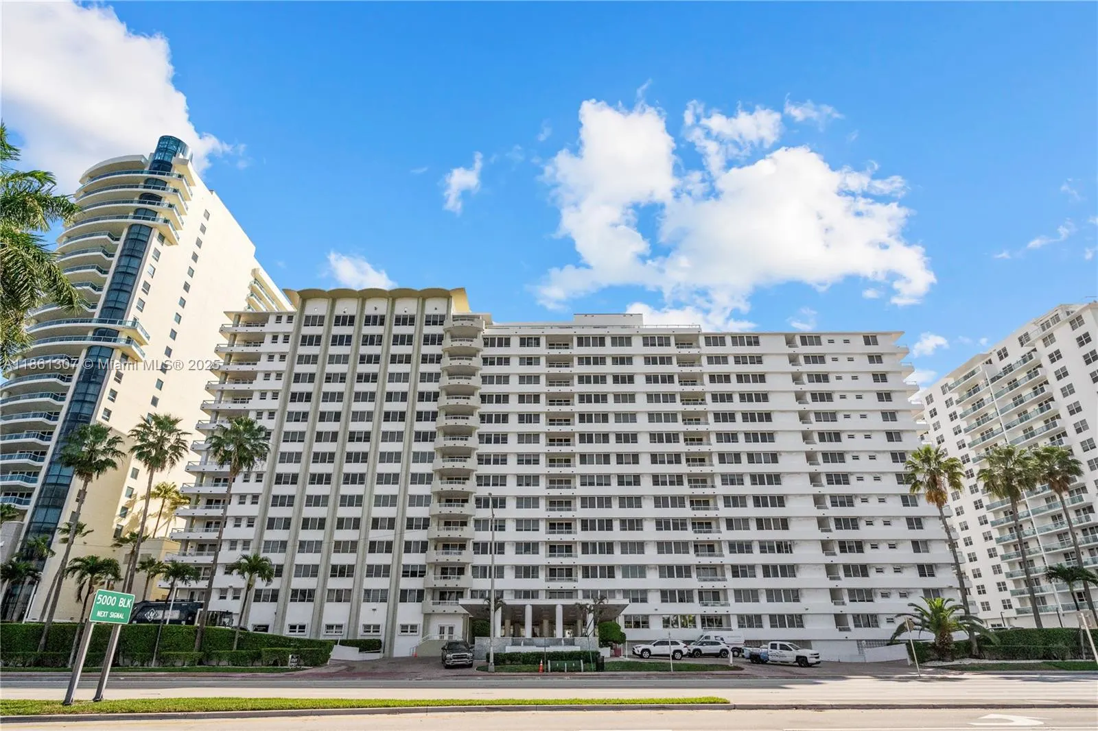 5005 Collins Ave, #615