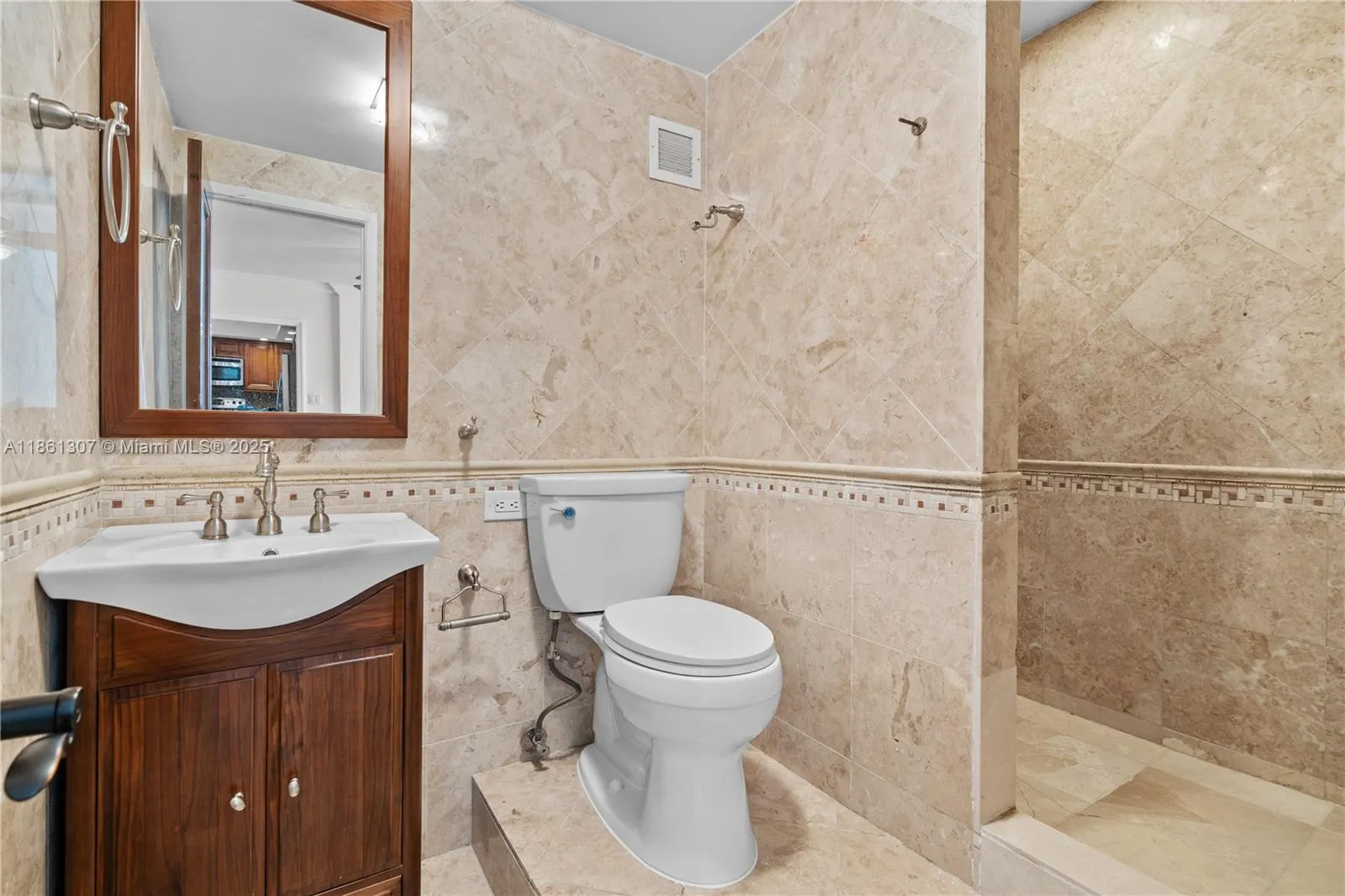 5005 Collins Ave, #615