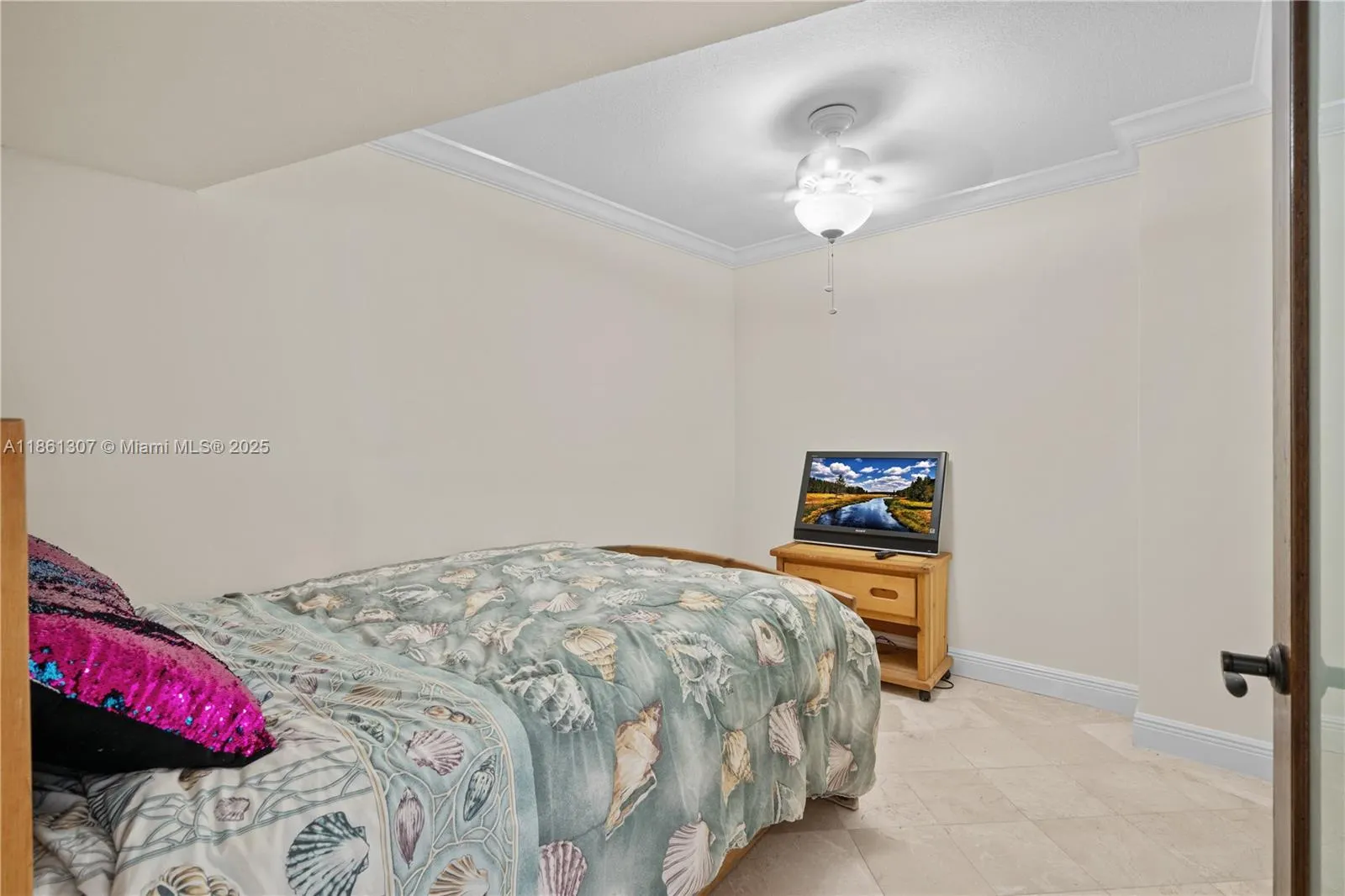 5005 Collins Ave, #615