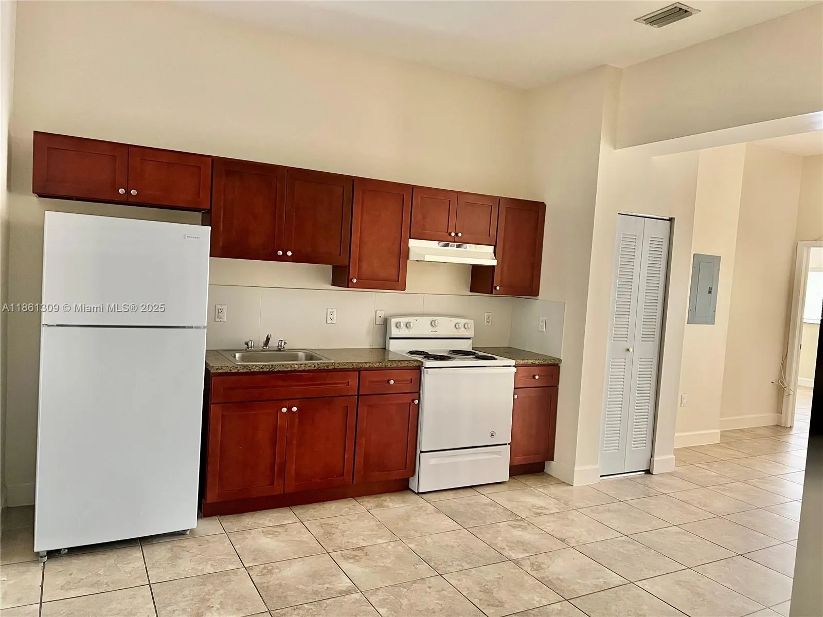 1253 SW 2nd St, #202