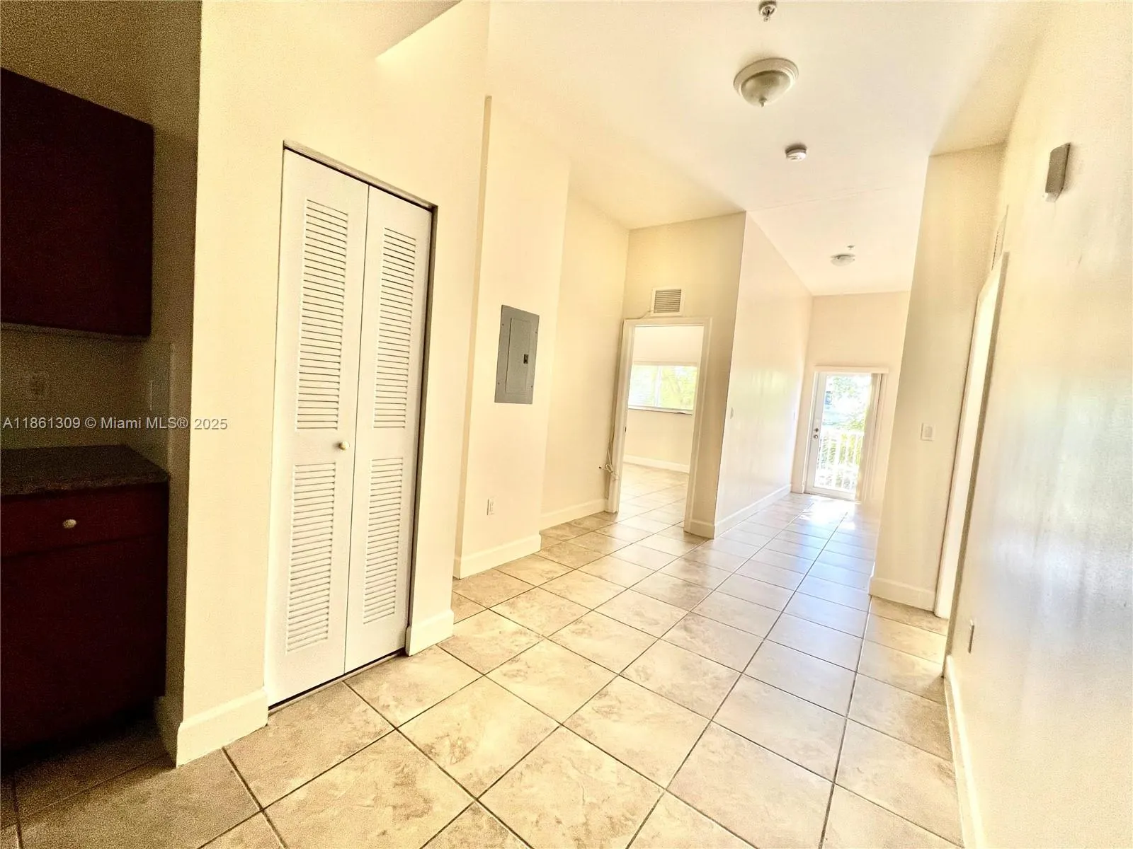 1253 SW 2nd St, #202