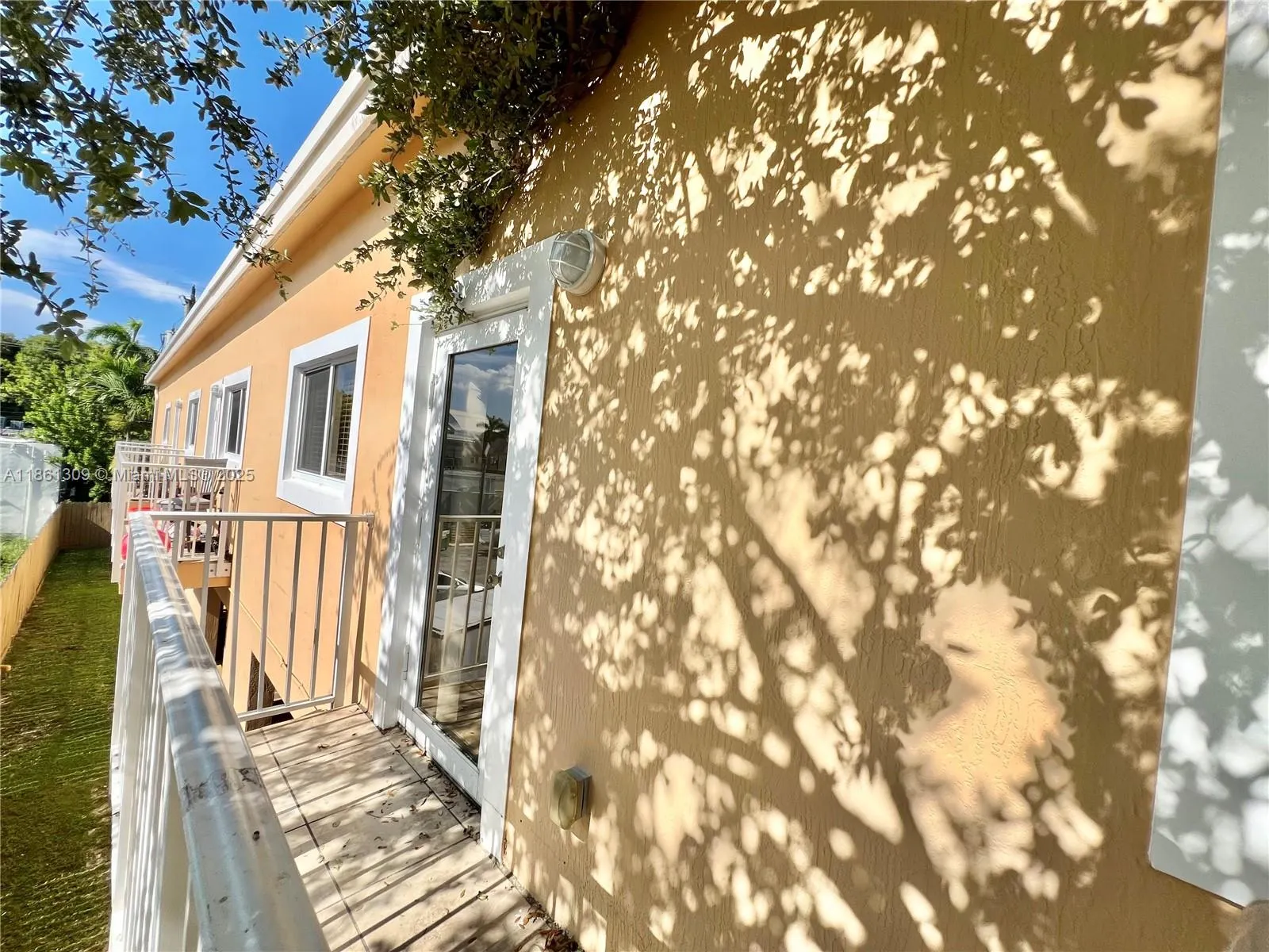 1253 SW 2nd St, #202