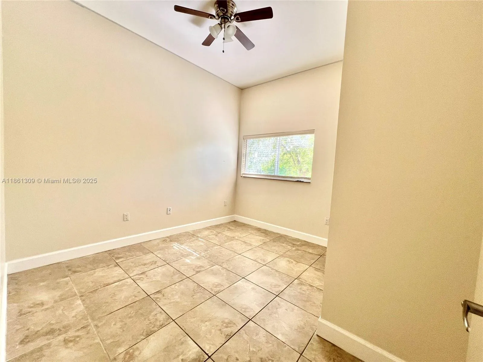 1253 SW 2nd St, #202