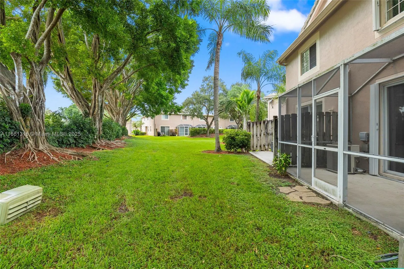 2082 Madeira Dr, #2082
