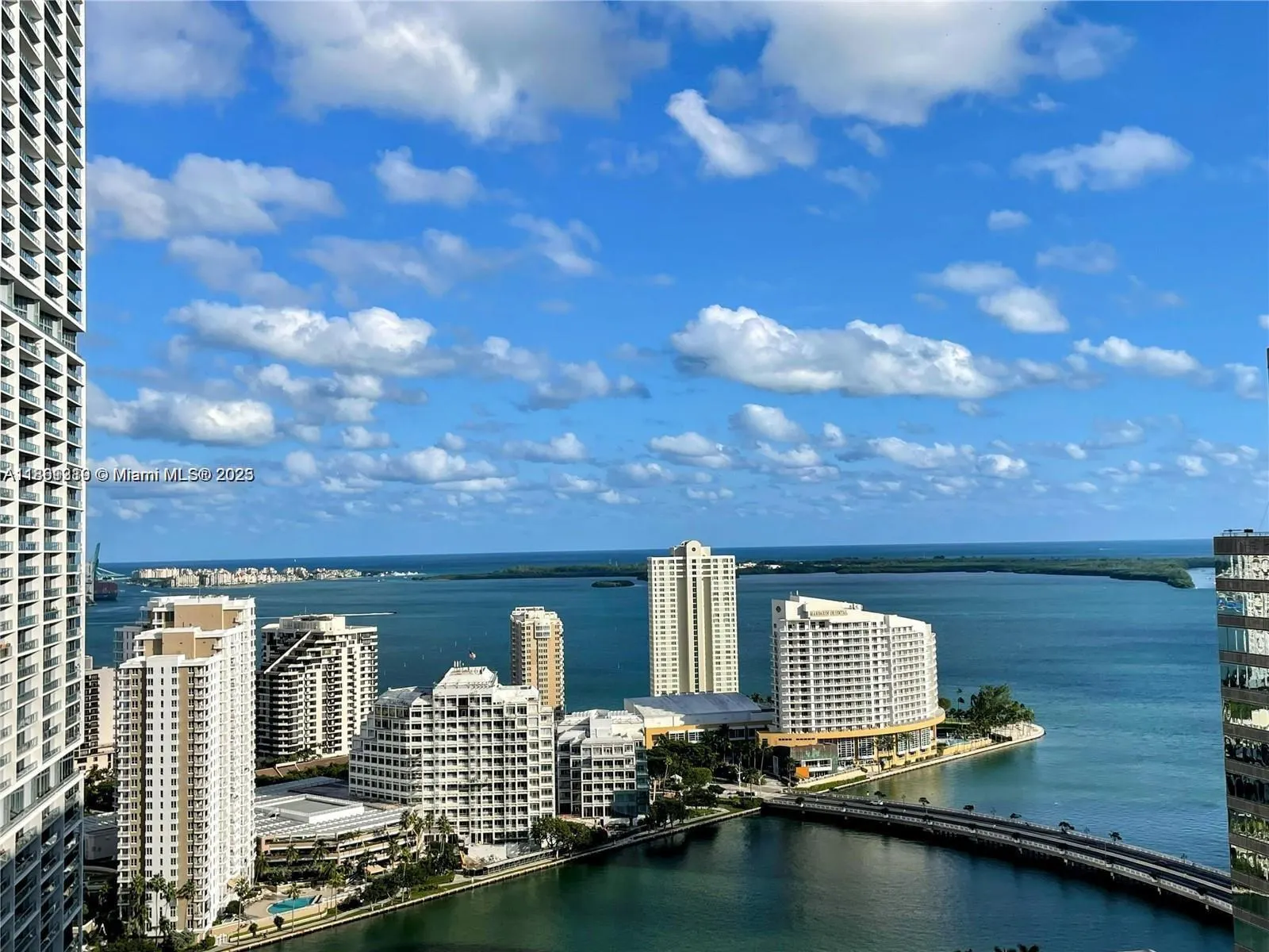 500 Brickell Ave, #3100