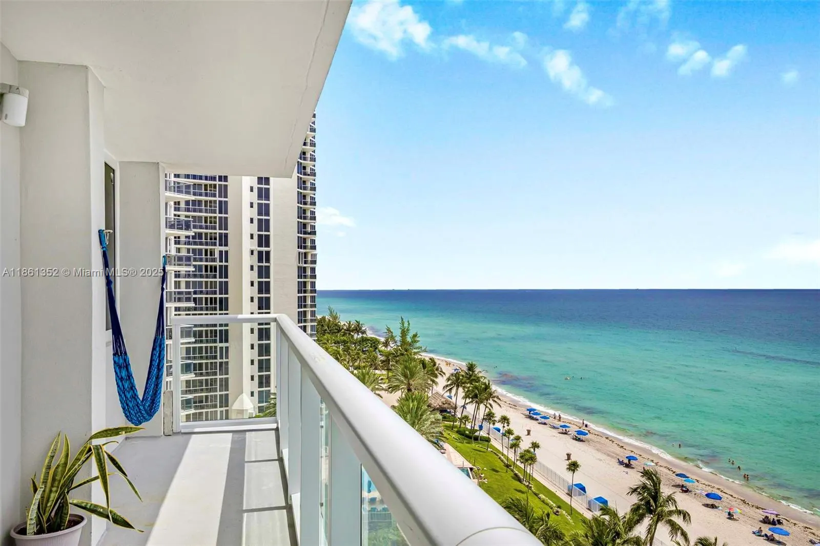 19201 Collins Ave, #916