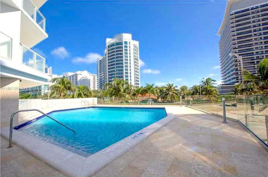 5900 Collins Ave, #2105