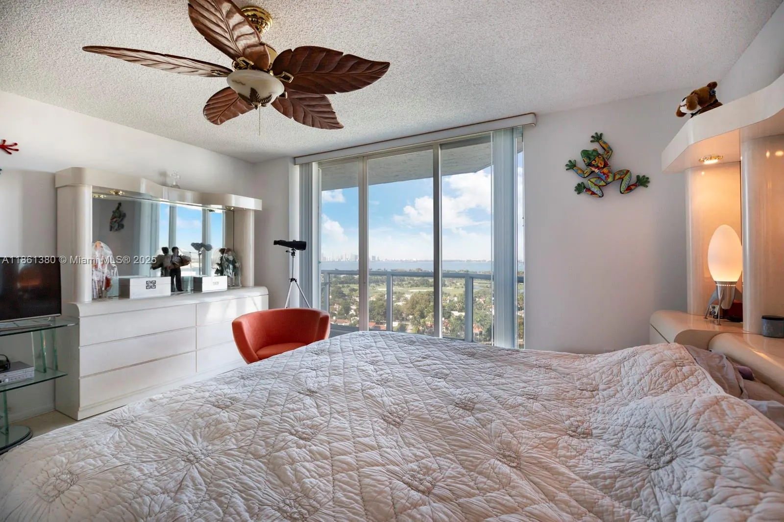 5900 Collins Ave, #2105