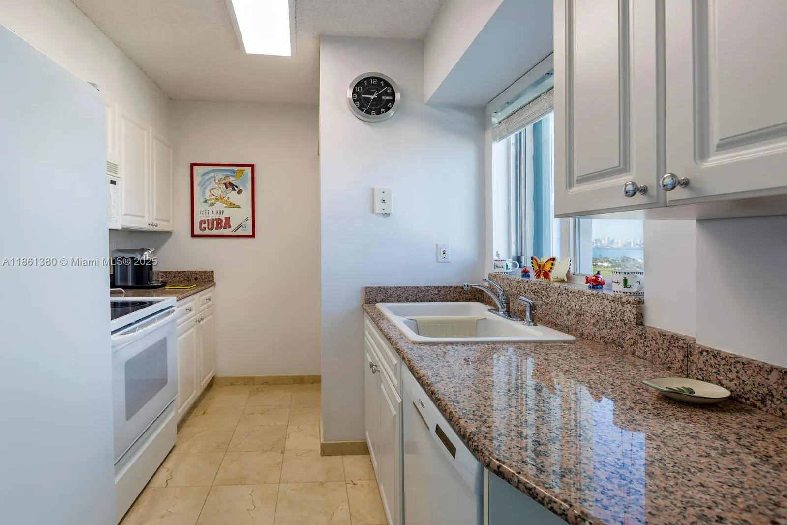 5900 Collins Ave, #2105